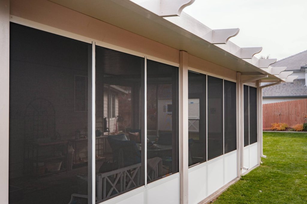 exterior view of a custom screen room in Prosser