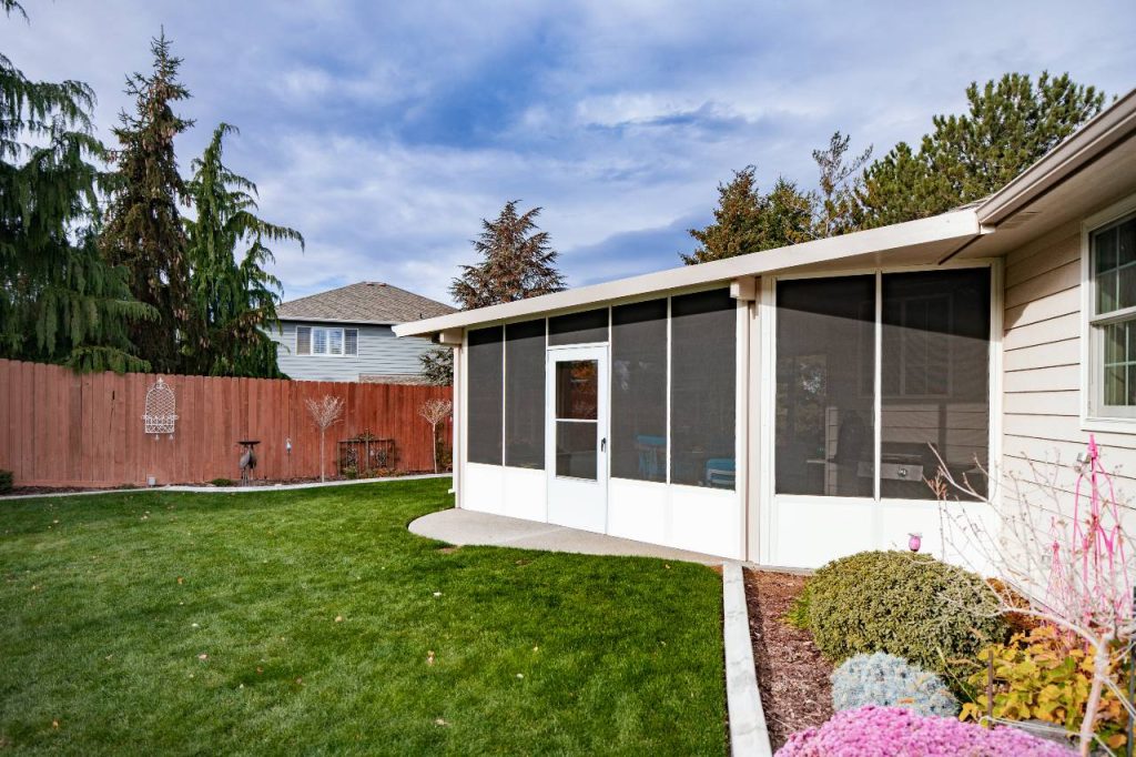 screen room installation in Tri-Cities