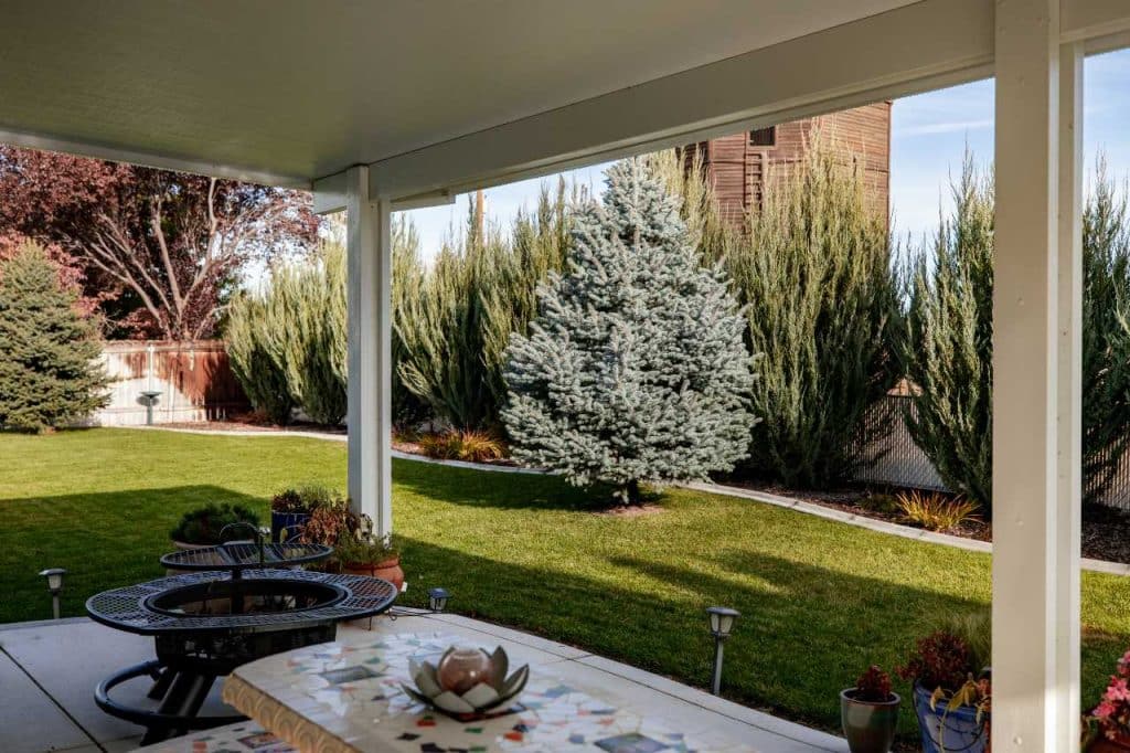 winter decorating ideas for patio covers and pergolas