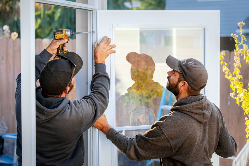 screen room installation process in Columbia Basin