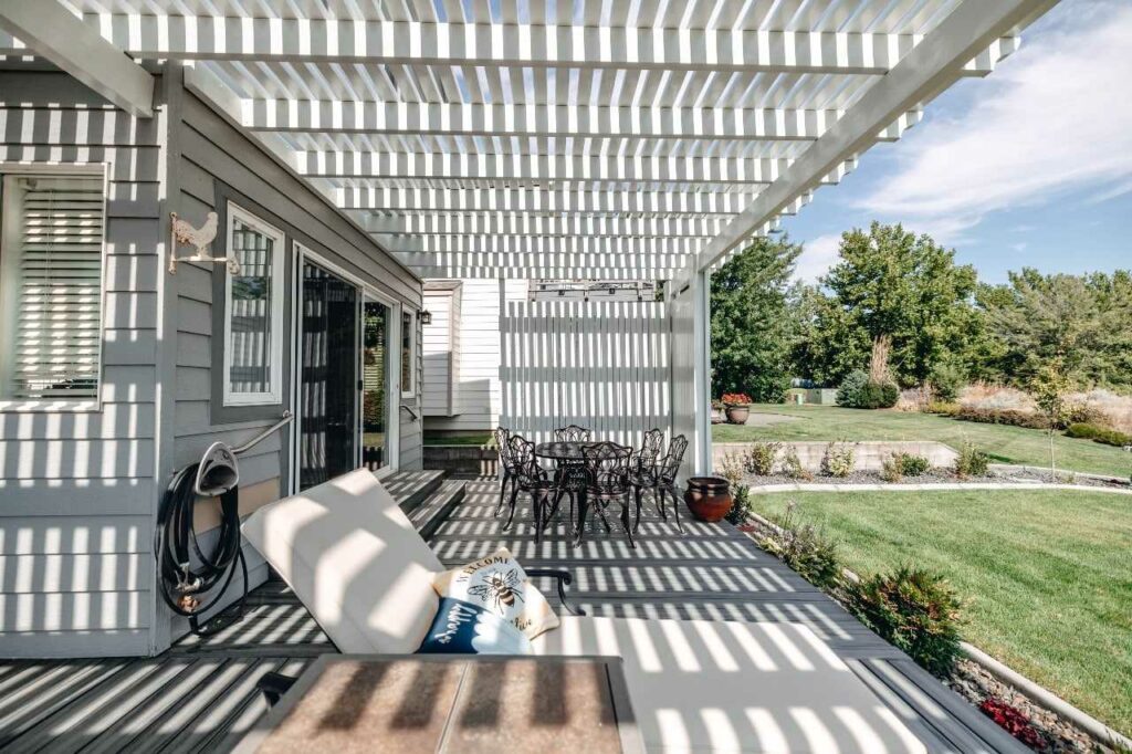 aluminum pergolas made for the outdoors in the sun